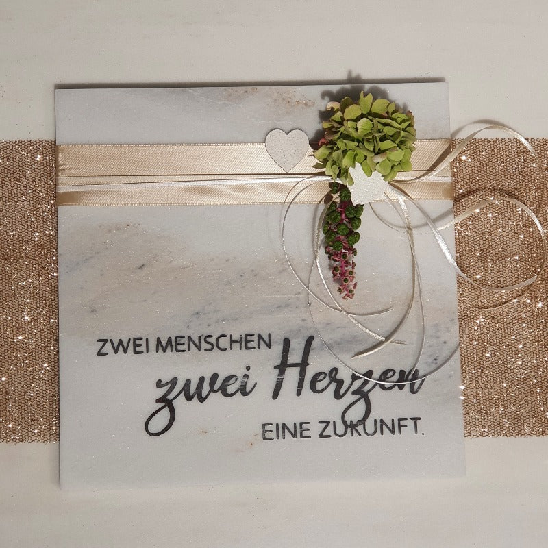 Laaser Marmorplatte „Zwei Menschen...“ – handgefertigt in Südtirol