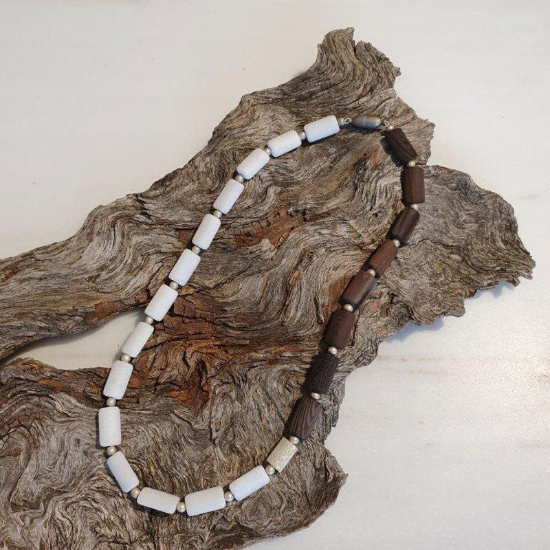 Chain &quot;feeling&quot; with storied wood